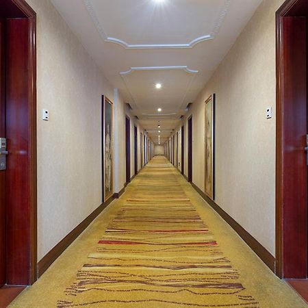 维也纳酒店深圳沙井中心路店 外观 照片